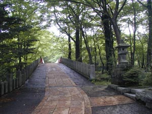 山中諏訪神社