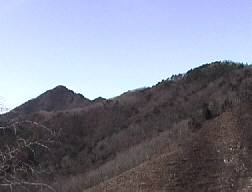 ドンベイ峠下から釈迦ヶ岳を