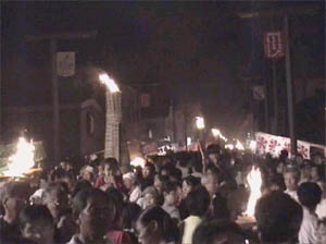 吉田の火祭り・すすき祭り（日本三奇祭）