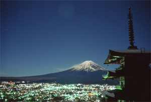 忠霊塔と富士山