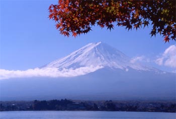 河口湖大石の紅葉と逆さ富士