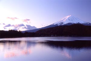 河口湖大石の紅葉と逆さ富士