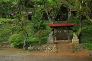 大石 護国神社と日月神社