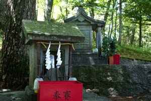 新屋山神社　富士山金運神社