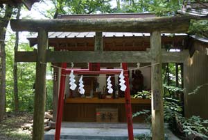 新屋山神社