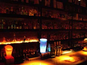 BAR Oscuro （オスクーロ）