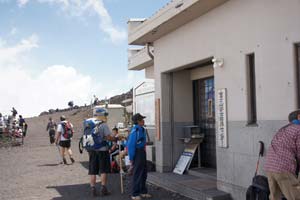 六合目　富士山安全指導センター